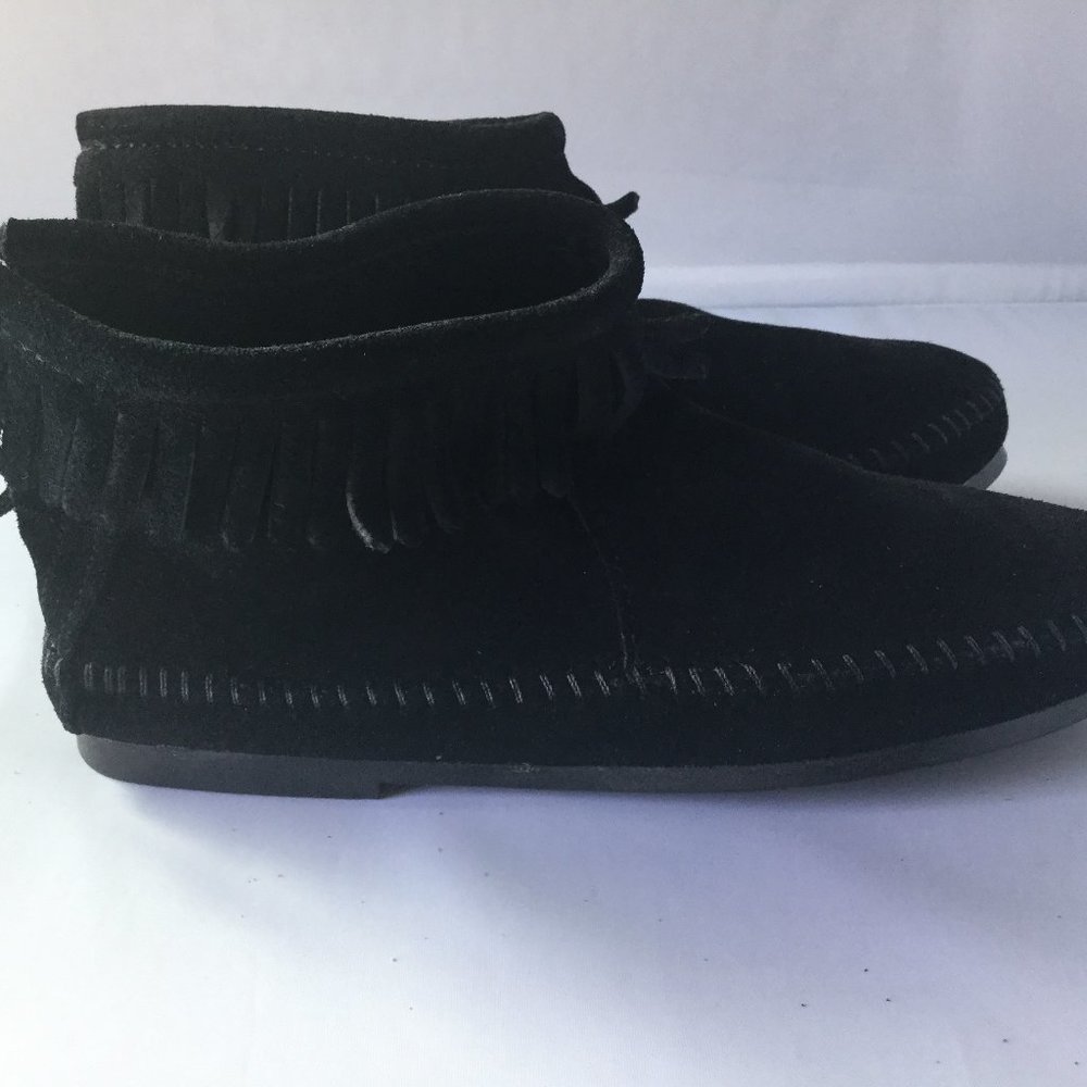 Minnetonka Women's Back Zipper